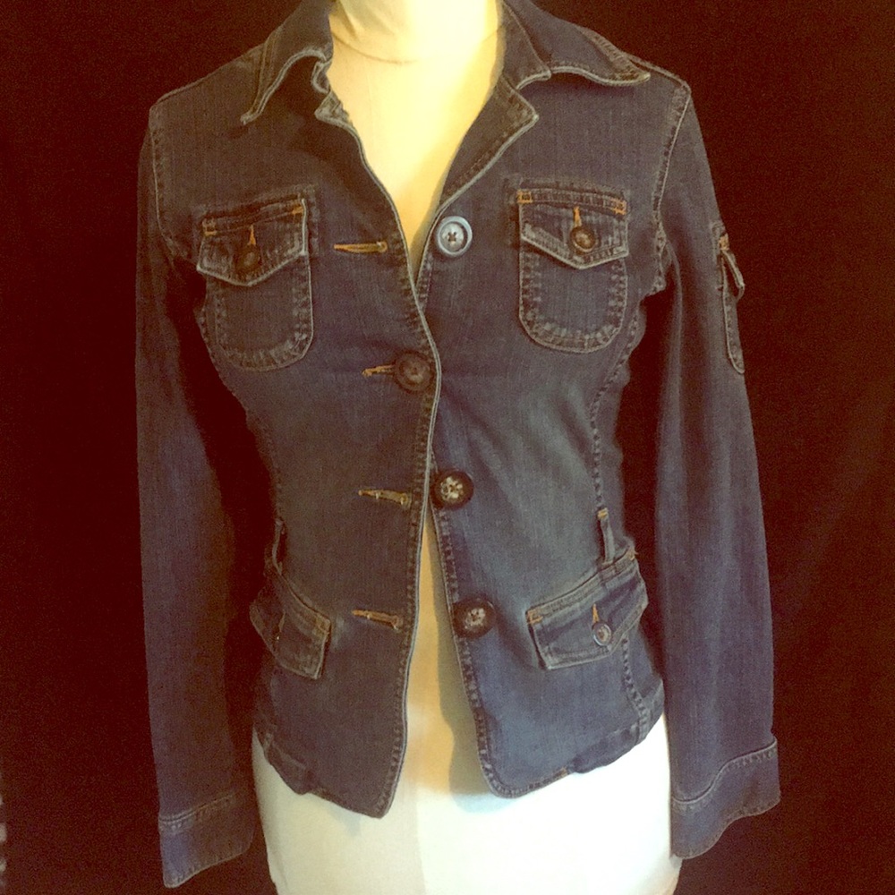 Cute Denim Jacket! Great condition 🌺